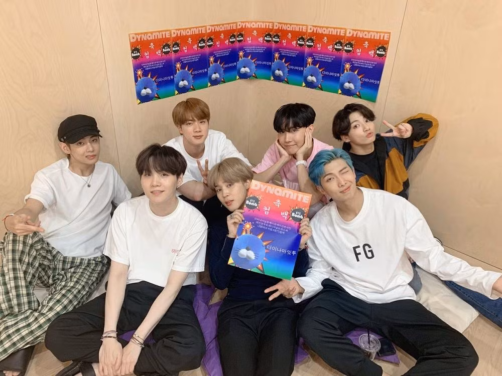 Nghe BTS trải lòng về “Dynamite” và tình yêu dành cho ARMY thông qua podcast ảnh 3