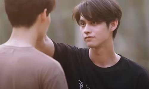 2gether The Series: Tine lần đầu biết ghen, Sarawat cứu người thương trong rừng ảnh 4