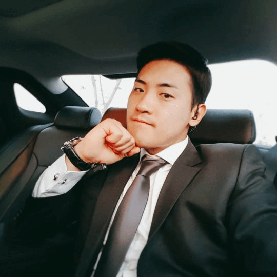 Điểm danh loạt vệ sĩ nổi tiếng chẳng kém gì idol, “xịn” nhất là trai đẹp bảo vệ TaeYeon ảnh 8