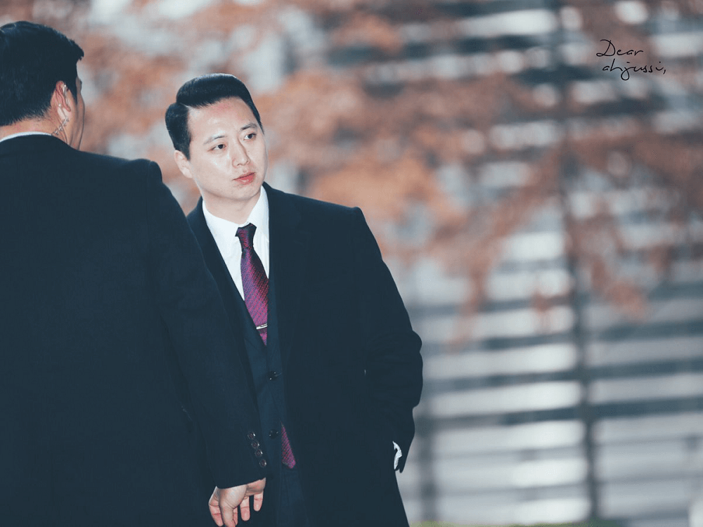 Điểm danh loạt vệ sĩ nổi tiếng chẳng kém gì idol, “xịn” nhất là trai đẹp bảo vệ TaeYeon ảnh 3