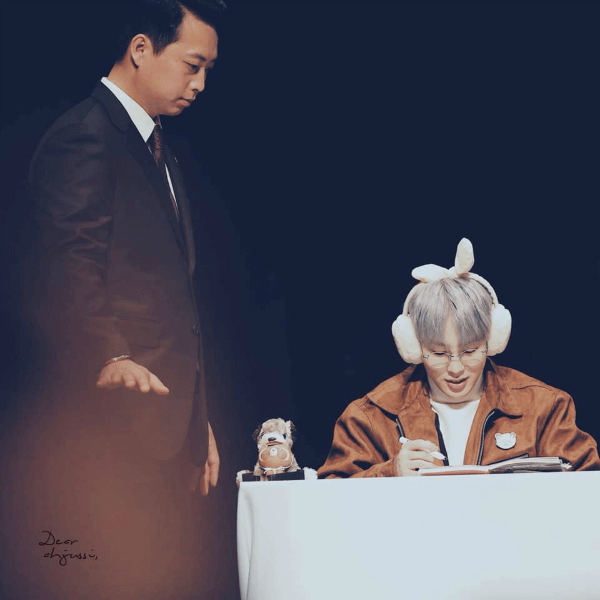 Điểm danh loạt vệ sĩ nổi tiếng chẳng kém gì idol, “xịn” nhất là trai đẹp bảo vệ TaeYeon ảnh 4