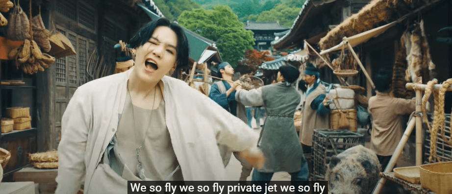 HOT: Suga (BTS) đánh úp ARMY với MV “Daechwita” và dàn cameo “cây nhà lá vườn” cực chất ảnh 3