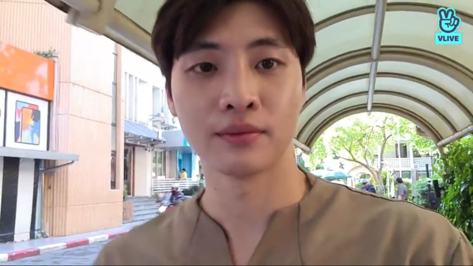 Mean Phiravich “đưa fan đi khắp Bangkok” khiến các fan đứng ngồi không yên ảnh 4