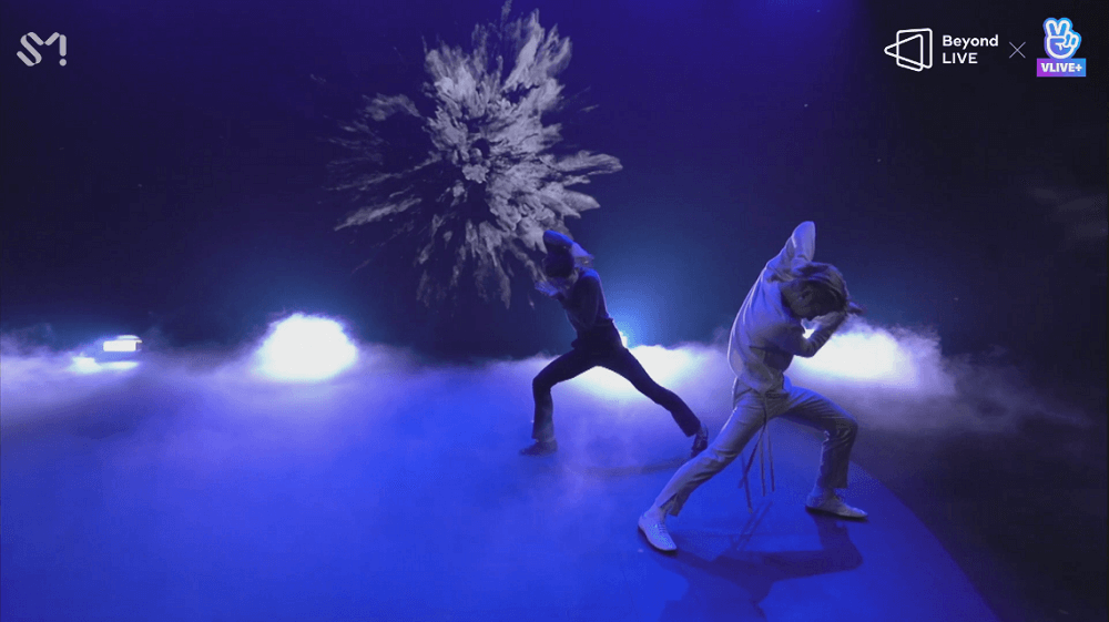 Bùng nổ cảm xúc với concert trực tuyến của WayV: Sân khấu đỉnh cao, Lucas bật khóc vì fan ảnh 3