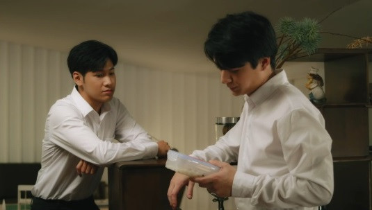 “I’m Tee, Me Too”: Dở khóc, dở cười khi 6 anh chàng “mặn như biển cả” ở chung một nhà ảnh 5