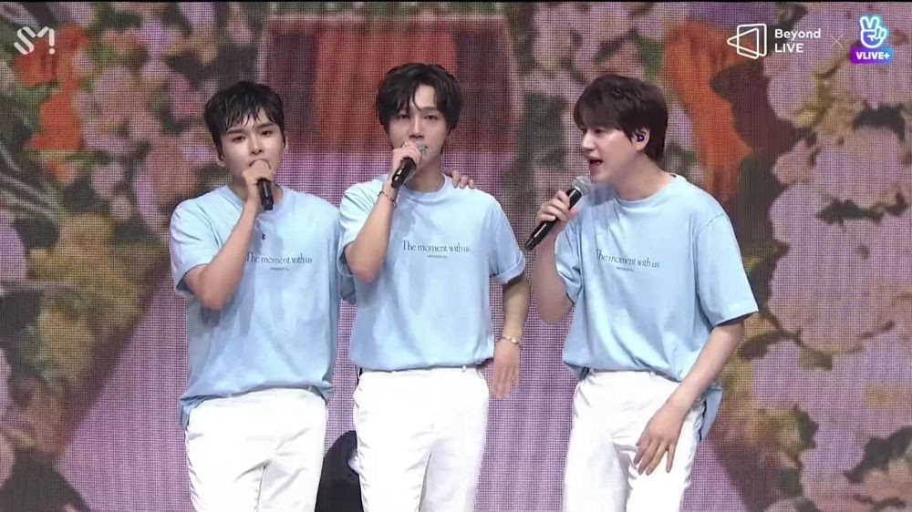 SUPER JUNIOR - K.R.Y. cám ơn fan bằng tiếng Việt tại concert online “Beyond LIVE” ảnh 12