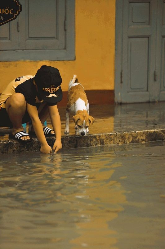 Những câu chuyện đáng yêu đằng sau bộ ảnh “Venice Hội An” thắp sáng những ngày mưa lũ ảnh 16