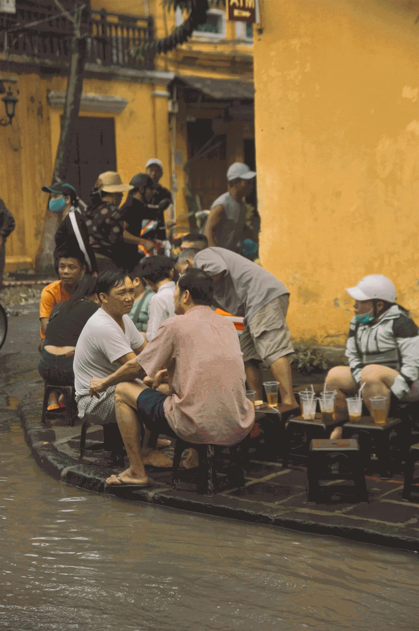 Những câu chuyện đáng yêu đằng sau bộ ảnh “Venice Hội An” thắp sáng những ngày mưa lũ ảnh 8
