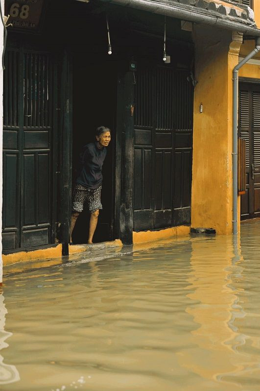 Những câu chuyện đáng yêu đằng sau bộ ảnh “Venice Hội An” thắp sáng những ngày mưa lũ ảnh 17
