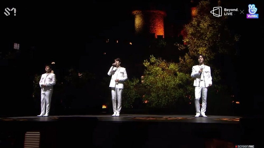 SUPER JUNIOR - K.R.Y. cám ơn fan bằng tiếng Việt tại concert online “Beyond LIVE” ảnh 1
