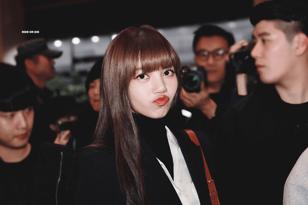 “Bá đạo” như Lisa (BLACKPINK), dù nổi giận hay nghiêm khắc cũng hút hồn fan vì quá xinh ảnh 11