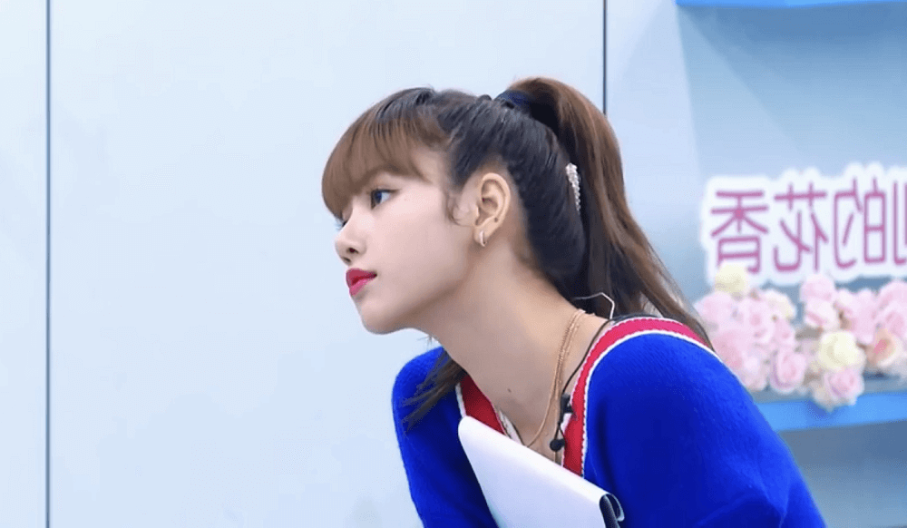 “Bá đạo” như Lisa (BLACKPINK), dù nổi giận hay nghiêm khắc cũng hút hồn fan vì quá xinh ảnh 1