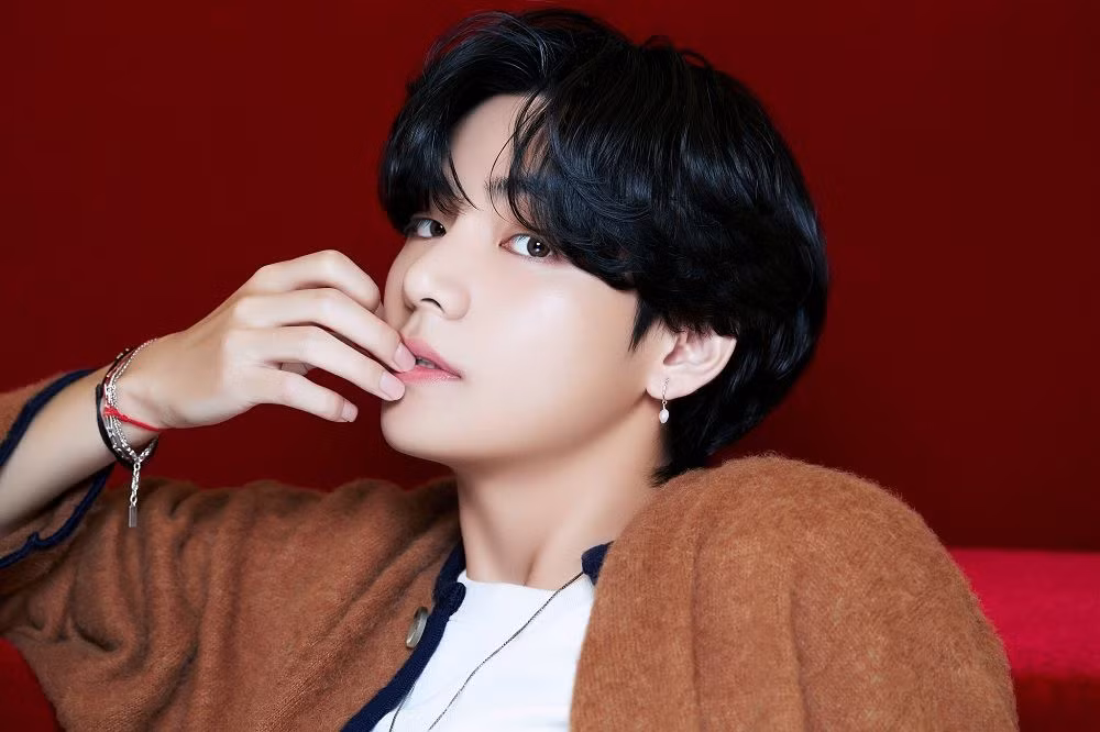 Album "BE": BTS tung ảnh "concept biết nói" của V khiến ARMY được một phen hết hồn ảnh 3