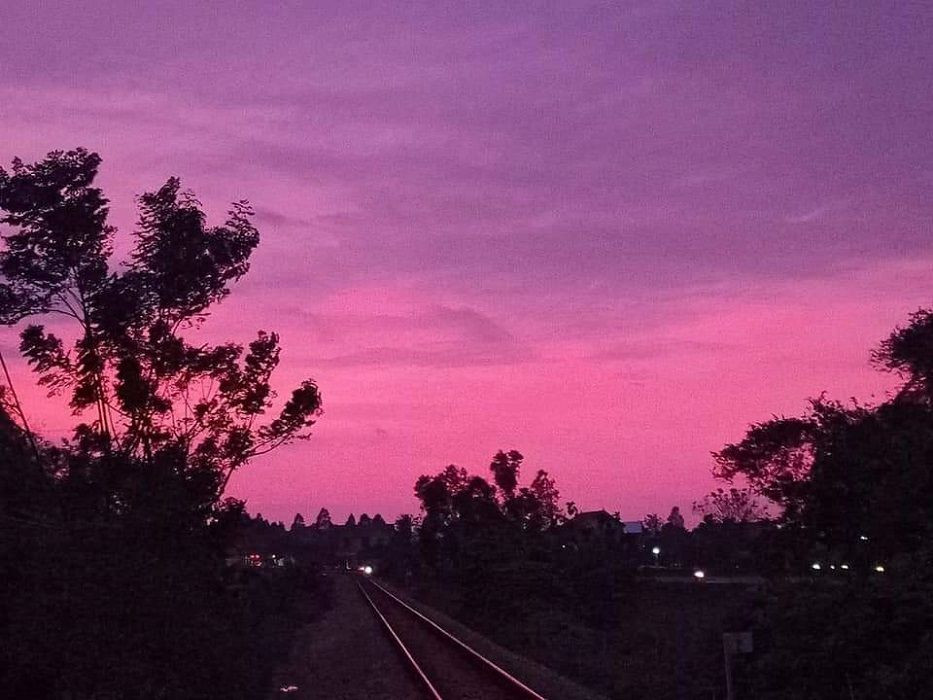 Miền Trung: Bầu trời hoàng hôn chuyển màu tím siêu đẹp nhưng lại khiến bao người lo lắng ảnh 2