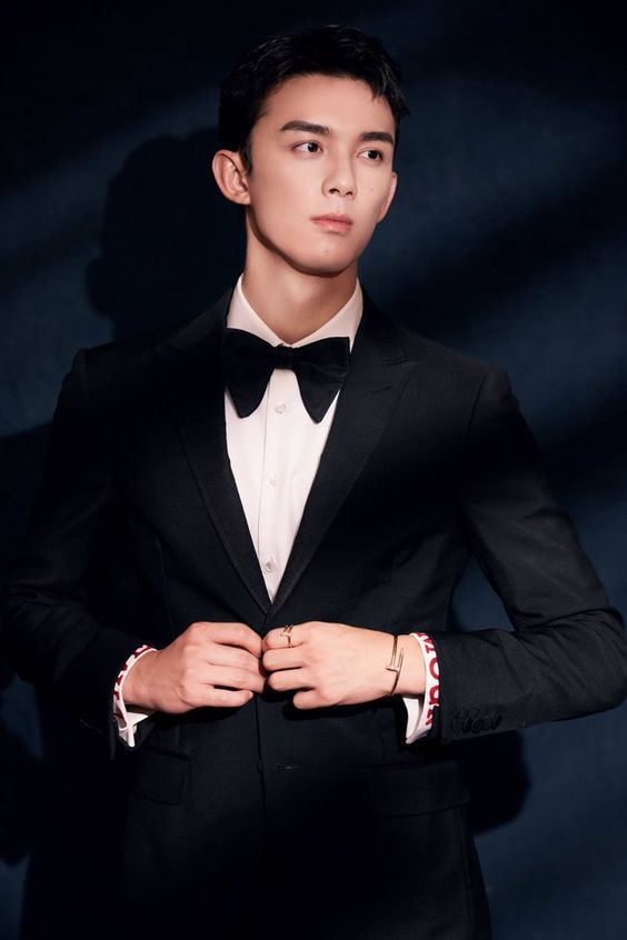 Những sao C-Biz là “học bá” chính hiệu: Thiên Tỉ, Ngô Lỗi chưa "ngầu" bằng nhân vật này ảnh 2