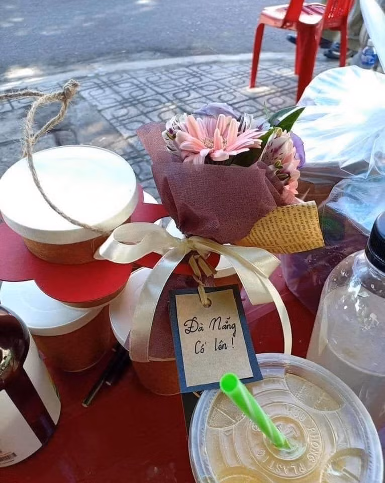 Người dân Đà Nẵng “Tiếp sức mùa dịch”, gửi quà cho tuyến đầu phòng chống COVID-19 ảnh 5