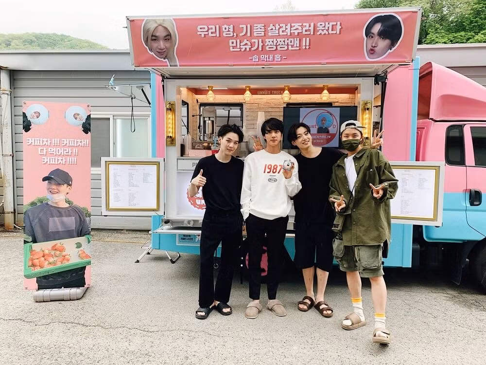 Xem MV “Daechwita” (Agust D - Suga BTS) để biết cả nhà Big Hit thương nhau như thế nào! ảnh 7