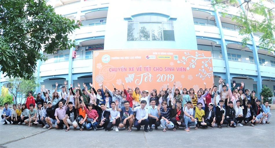 Chuyến xe 0 đồng đã lăn bánh từ nhiều năm nay (Ảnh: ĐH Lạc Hồng). Ấm lòng Chuyến xe 0 đồng đưa Tết đoàn viên đến gần hơn với những sinh viên xa nhà ảnh 1