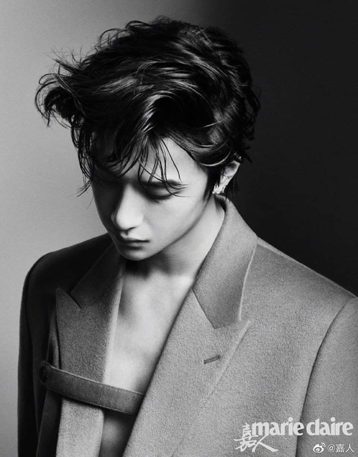 Vương Nhất Bác cứ việc tạo dáng trên Marie Claire, tẩu tán tạp chí hãy để fan lo ảnh 1