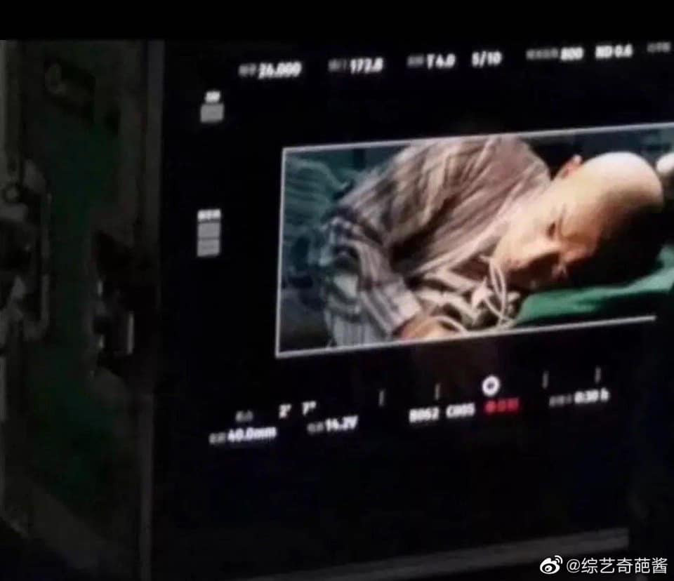 Dịch Dương Thiên Tỉ lộ tạo hình phim mới, cạo trọc đầu để nhập vai tốt nhất? ảnh 1