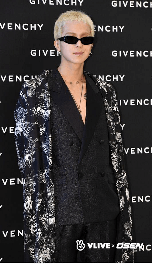 Những mẫu kính râm cực hot, giúp bạn có “cheap moment” với idol trong mùa Hè này ảnh 11