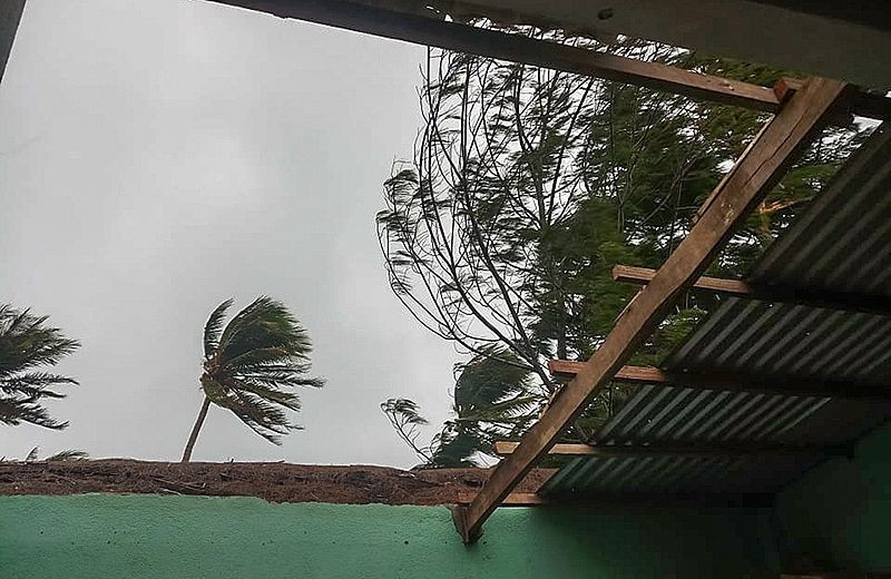 Sau 11 năm, người dân Lý Sơn (Quảng Ngãi) lại vất vả chống cơn bão lịch sử ảnh 4