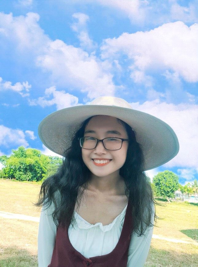 Cô bạn tóc xù Thanh Trúc - Thủ khoa khối D1: “Làm bài hết mình, biết điểm hết hồn” ảnh 1