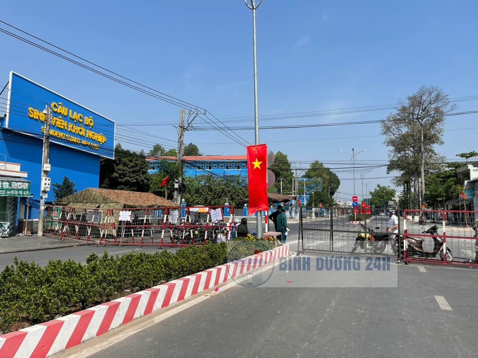 Hàng trăm sinh viên ĐH Thủ Dầu Một trở lại trường từ sáng sớm, đón Tết trong khu cách ly ảnh 4