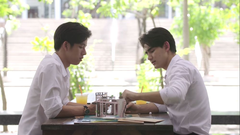 Phim đang hot “Still 2gether“: Sarawat - Tine dở khóc dở cười khi sống chung một nhà ảnh 6