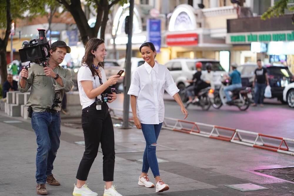 Hoa hậu H’Hen Niê tiết lộ dự án dành cho nữ sinh đồng hành cùng Room To Read ảnh 2