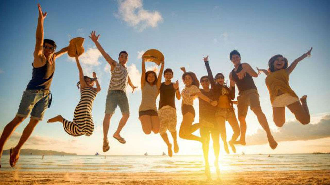 Đừng cố dán một nụ cười lên tấm ảnh lớp chỉ để “giải cứu” tình bạn bảy ngày ảnh 2