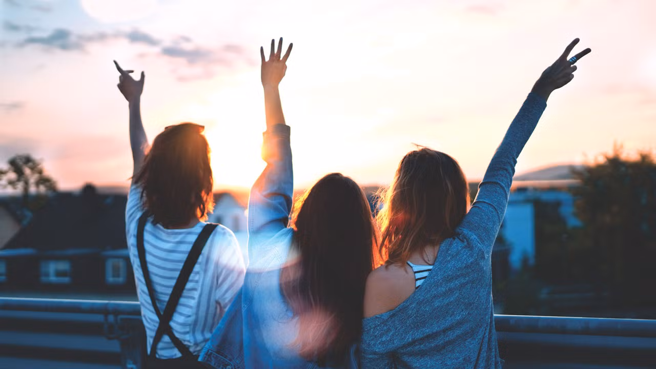 Thật khó để bước qua được cái bóng của quá khứ xấu xí khi vô tâm mình không nhận ra ảnh 2