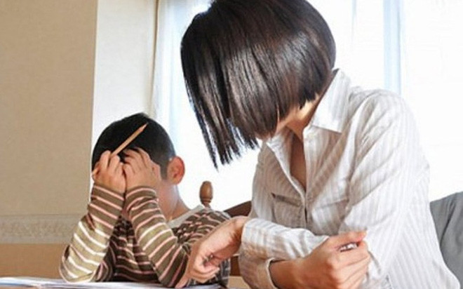 Không thể vì một cái tô đựng cũ ỉn mà bỏ qua phần mì tôm ngon lành thú vị ảnh 1