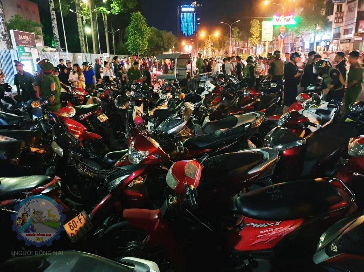 'Đi bão' mừng chiến thắng, hơn 250 phương tiện vi phạm giao thông bị tạm giữ ảnh 3