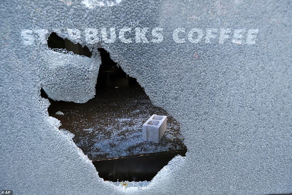 Nước Mỹ tan hoang sau một tuần 'không ngủ' vì bạo loạn ảnh 18