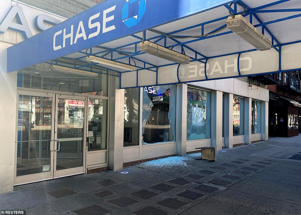 Nước Mỹ tan hoang sau một tuần 'không ngủ' vì bạo loạn ảnh 16