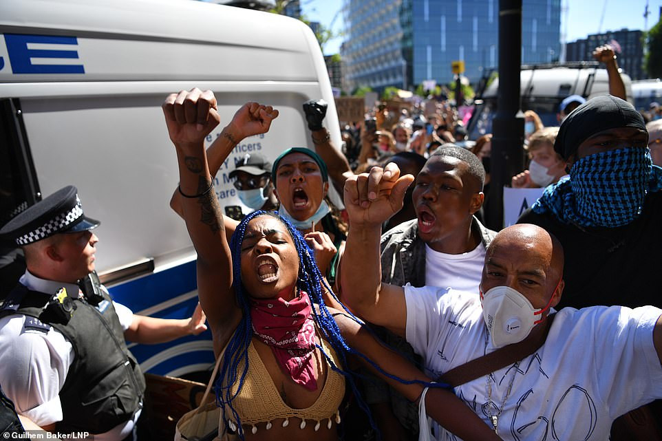 Vượt biên giới Mỹ, làn sóng biểu tình ủng hộ người da màu đến châu Âu ảnh 3