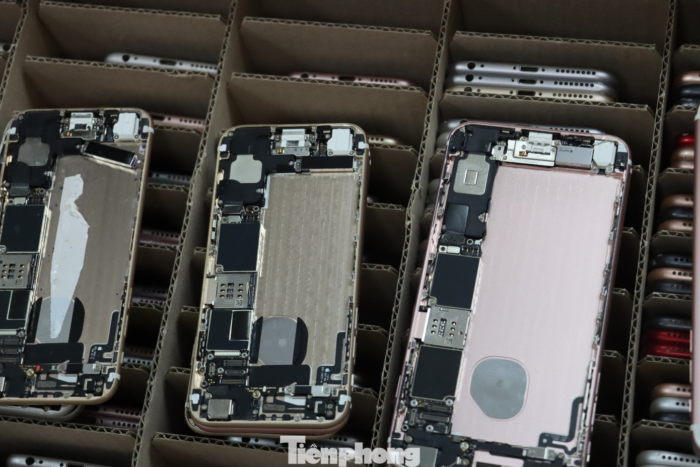 Xé lẻ, nhập lậu hơn 600 điện thoại iPhone từ Hàn Quốc về Nội Bài ảnh 5