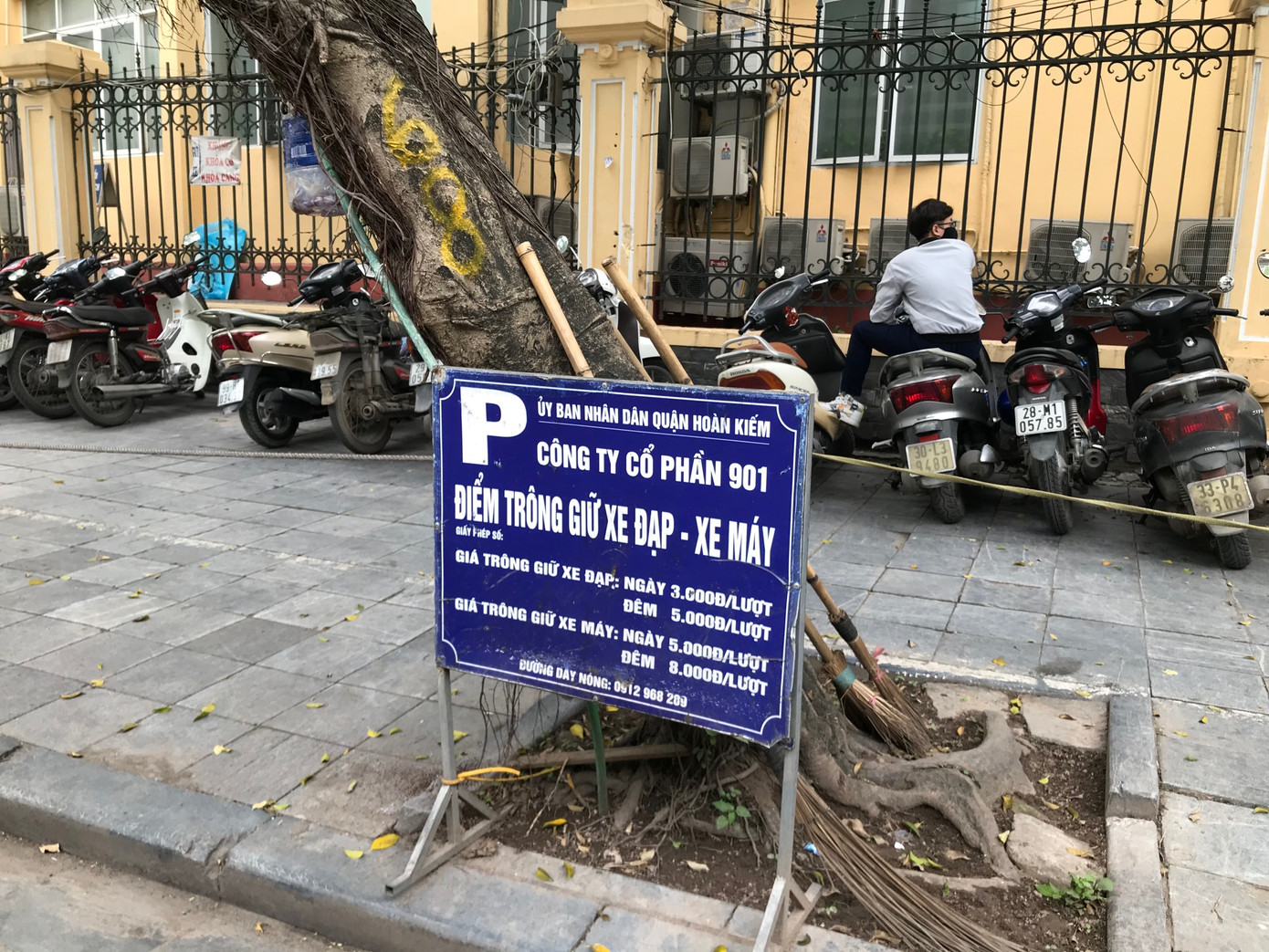 Tái diễn chặt chém giá gửi xe trước cổng BV Việt Đức ảnh 3