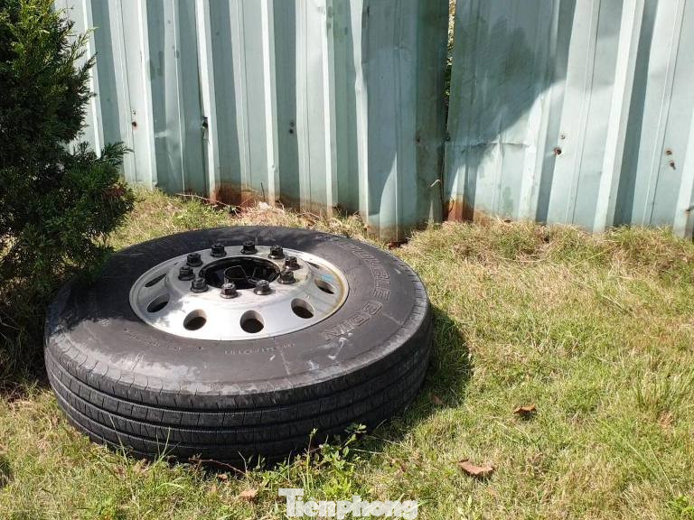 Tai nạn kinh hoàng giữa 3 ô tô trong khu công nghiệp ở Bình Dương ảnh 3