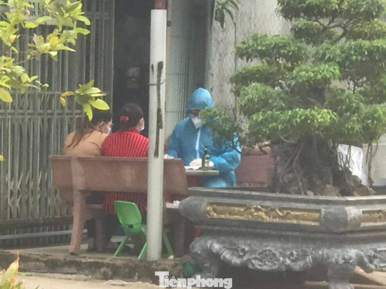 Bình Dương lấy mẫu xét nghiệm, đưa đi cách ly người liên quan BN 1440 ảnh 1