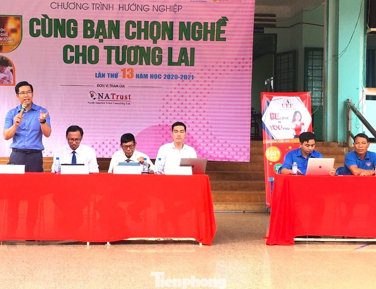 Định hướng nghề nghiệp cho hơn 15.000 học sinh vùng núi ảnh 3