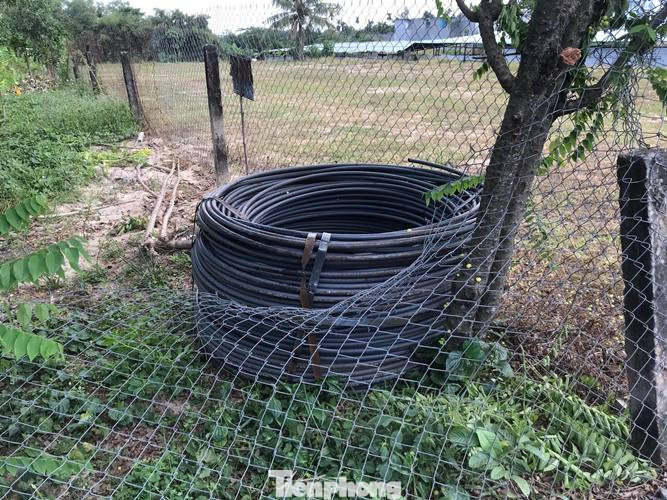 8 cuộn sắt lao từ container xuống đường đè bẹp xe máy đang lưu thông ảnh 4