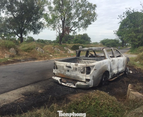 Giận vợ, người đàn ông châm lửa thiêu rụi chiếc ô tô ảnh 1