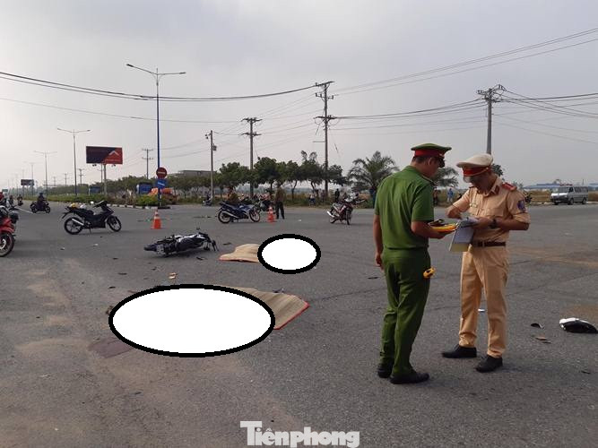 Lao vào xe container, hai thanh niên tử vong tại chỗ ảnh 1