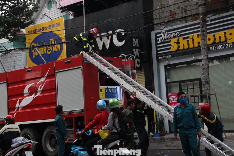 Lửa thiêu rụi shop thời trang quy mô lớn ở Bình Dương ảnh 5