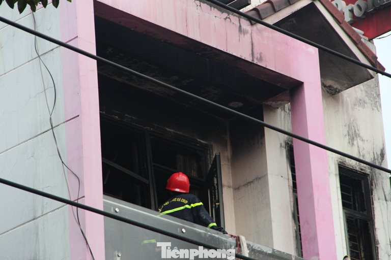 Lửa thiêu rụi shop thời trang quy mô lớn ở Bình Dương ảnh 6