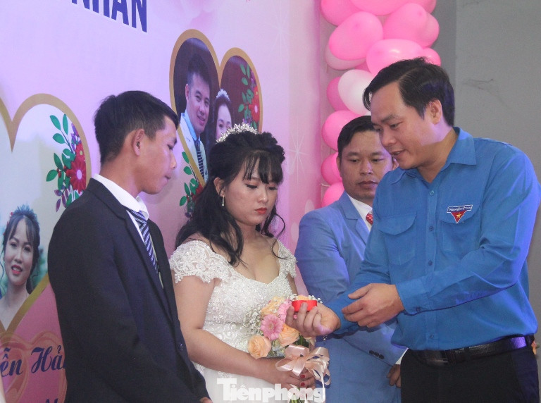 Tổ chức đám cưới tập thể cho công nhân có hoàn cảnh khó khăn ảnh 3