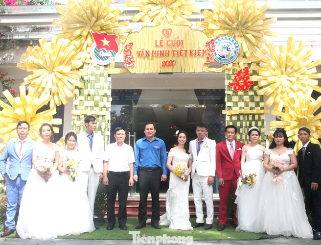 Tổ chức đám cưới tập thể cho công nhân có hoàn cảnh khó khăn ảnh 1