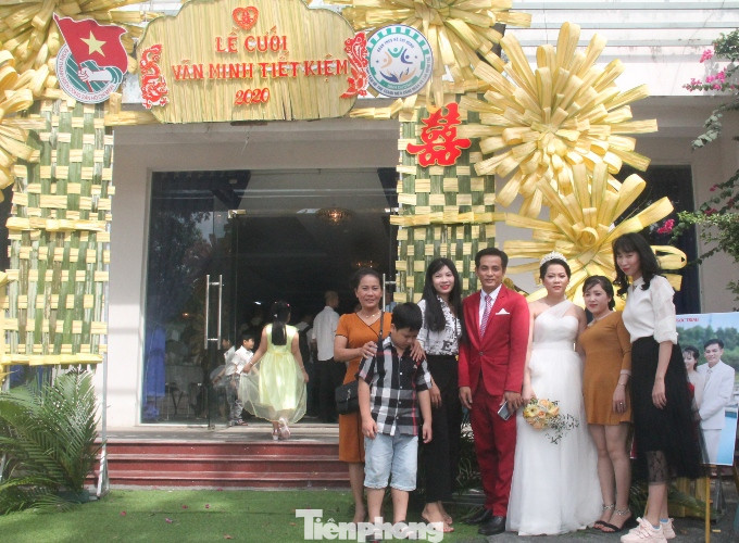 Tổ chức đám cưới tập thể cho công nhân có hoàn cảnh khó khăn ảnh 2